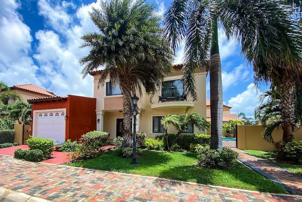 Diamante 159 Luxury Villa With Private Pool In Gold Coast 3 Bedrooms 3 Bath Palm Beach