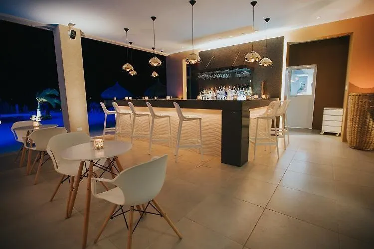 Diamante 159 Luxury Villa With Private Pool In Gold Coast 3 Bedrooms 3 Bath Palm Beach